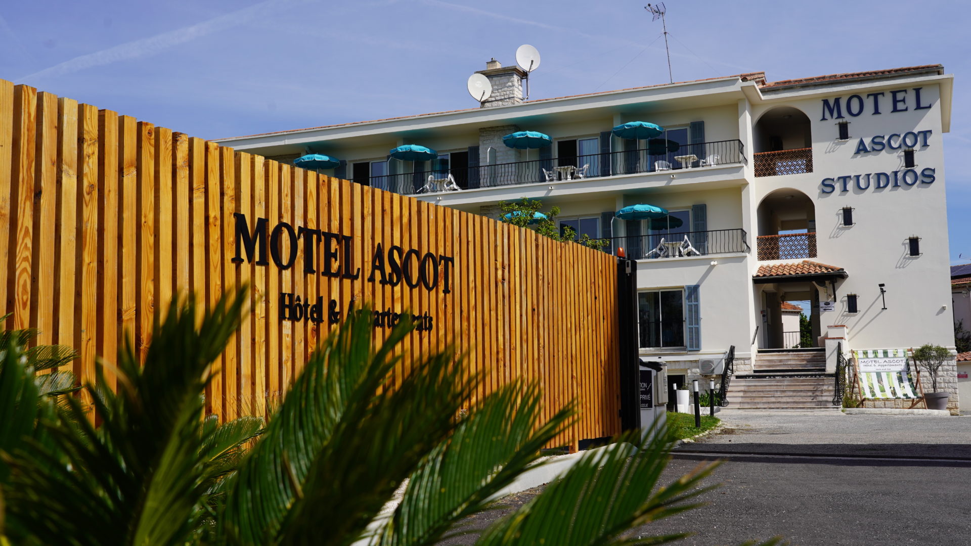 Bienvenue au Motel Ascot