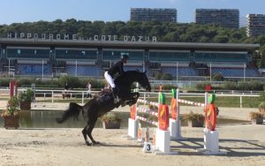 Saut d'un cheval participant au GPA Jump festival