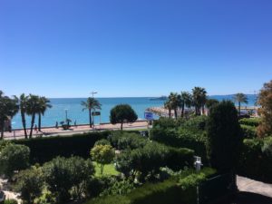 Vue imprenable sur la mer d'un studio du Motel Ascot