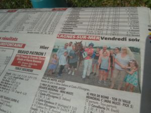 Photo de la remise des prix du Motel Ascot dans le Nice-Matin