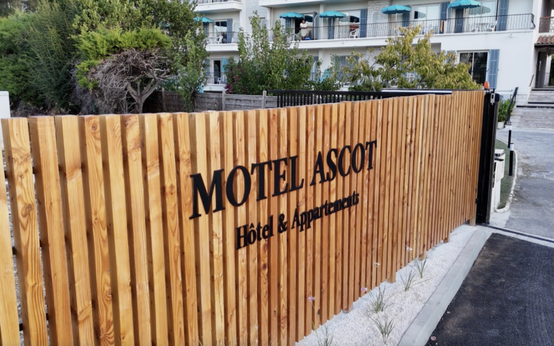 Entrée du Motel Ascot